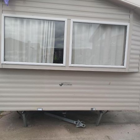 D24 Is A 2 Bedroom 6 Berth Caravan Close To The Beach On Whitehouse Leisure Park In Towyn Near Rhyl With Decking And Private Parking Space This Is A Pet Free Caravan Abergele Buitenkant foto