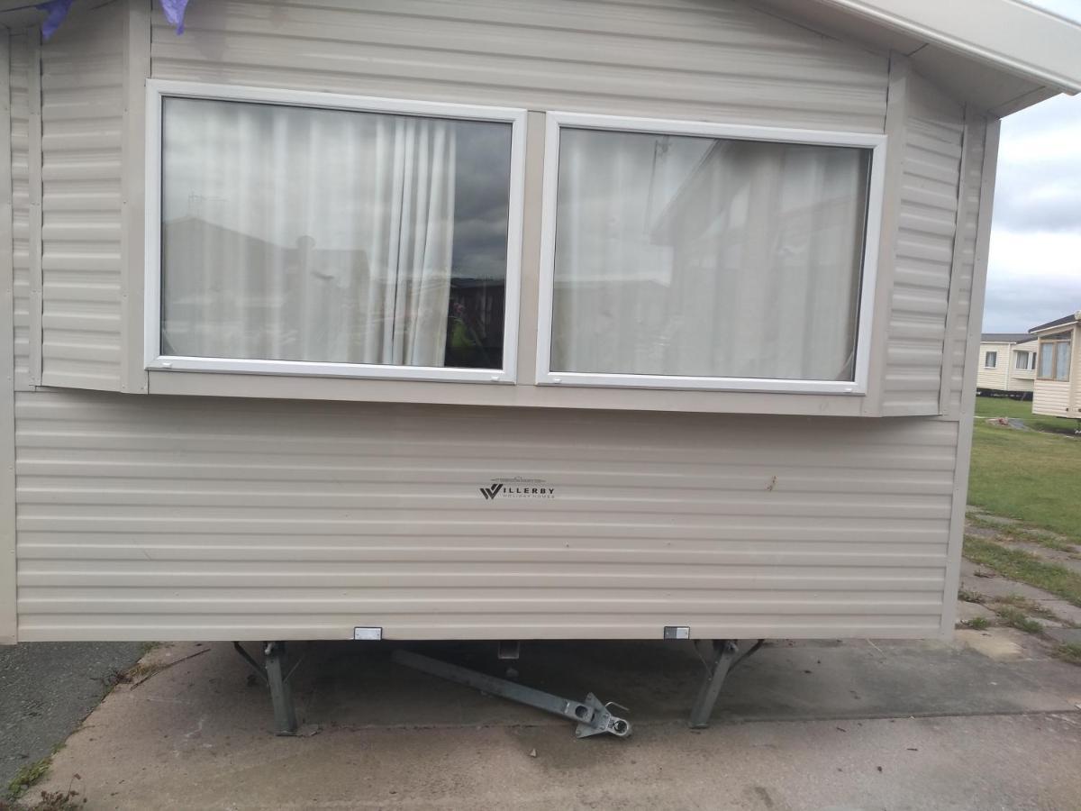 D24 Is A 2 Bedroom 6 Berth Caravan Close To The Beach On Whitehouse Leisure Park In Towyn Near Rhyl With Decking And Private Parking Space This Is A Pet Free Caravan Abergele Buitenkant foto