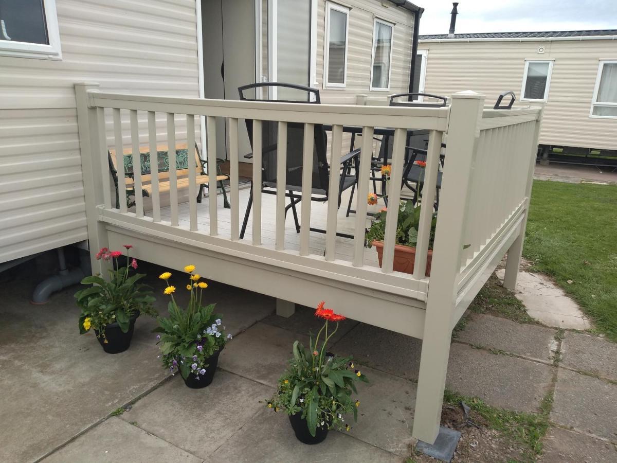 D24 Is A 2 Bedroom 6 Berth Caravan Close To The Beach On Whitehouse Leisure Park In Towyn Near Rhyl With Decking And Private Parking Space This Is A Pet Free Caravan Abergele Buitenkant foto