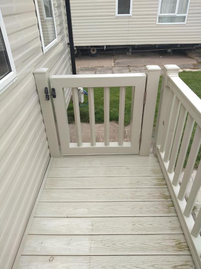 D24 Is A 2 Bedroom 6 Berth Caravan Close To The Beach On Whitehouse Leisure Park In Towyn Near Rhyl With Decking And Private Parking Space This Is A Pet Free Caravan Abergele Buitenkant foto