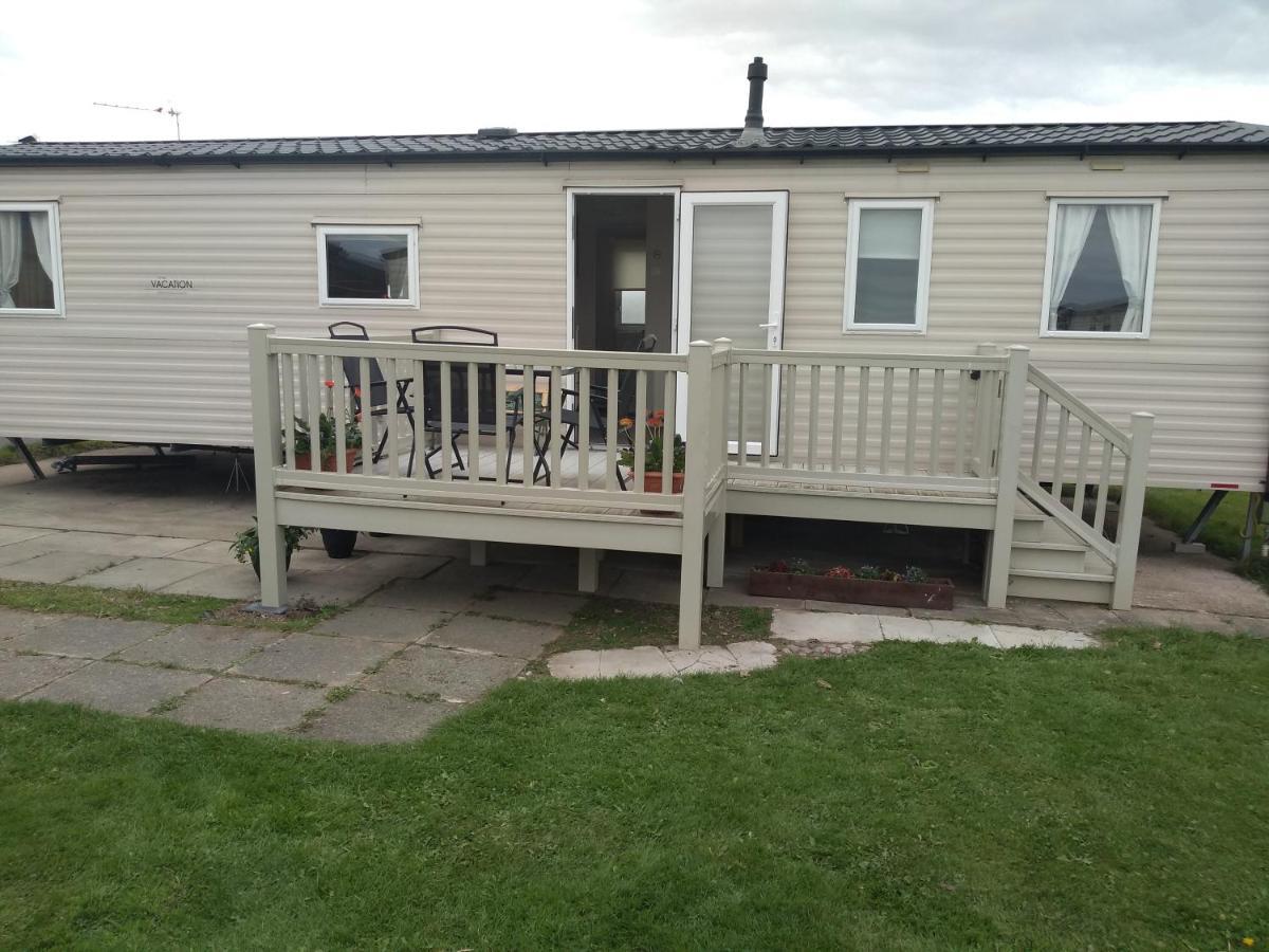 D24 Is A 2 Bedroom 6 Berth Caravan Close To The Beach On Whitehouse Leisure Park In Towyn Near Rhyl With Decking And Private Parking Space This Is A Pet Free Caravan Abergele Buitenkant foto