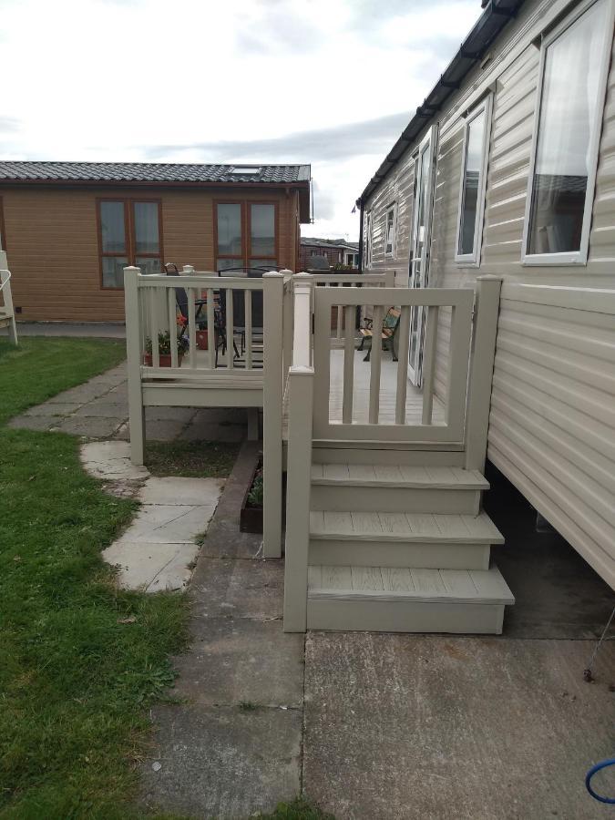 D24 Is A 2 Bedroom 6 Berth Caravan Close To The Beach On Whitehouse Leisure Park In Towyn Near Rhyl With Decking And Private Parking Space This Is A Pet Free Caravan Abergele Buitenkant foto