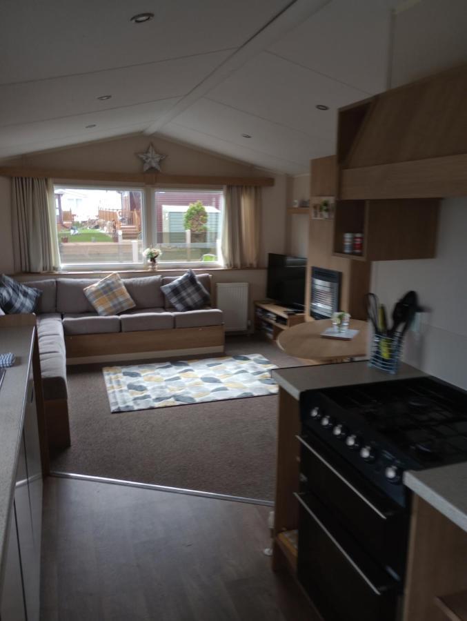 D24 Is A 2 Bedroom 6 Berth Caravan Close To The Beach On Whitehouse Leisure Park In Towyn Near Rhyl With Decking And Private Parking Space This Is A Pet Free Caravan Abergele Buitenkant foto