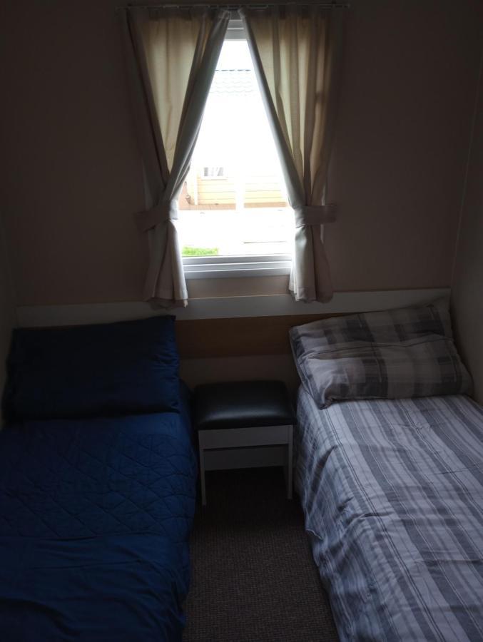 D24 Is A 2 Bedroom 6 Berth Caravan Close To The Beach On Whitehouse Leisure Park In Towyn Near Rhyl With Decking And Private Parking Space This Is A Pet Free Caravan Abergele Buitenkant foto