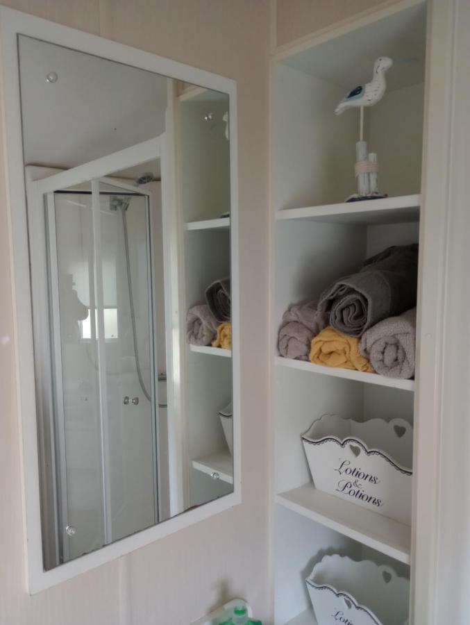 D24 Is A 2 Bedroom 6 Berth Caravan Close To The Beach On Whitehouse Leisure Park In Towyn Near Rhyl With Decking And Private Parking Space This Is A Pet Free Caravan Abergele Buitenkant foto
