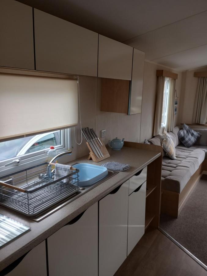 D24 Is A 2 Bedroom 6 Berth Caravan Close To The Beach On Whitehouse Leisure Park In Towyn Near Rhyl With Decking And Private Parking Space This Is A Pet Free Caravan Abergele Buitenkant foto