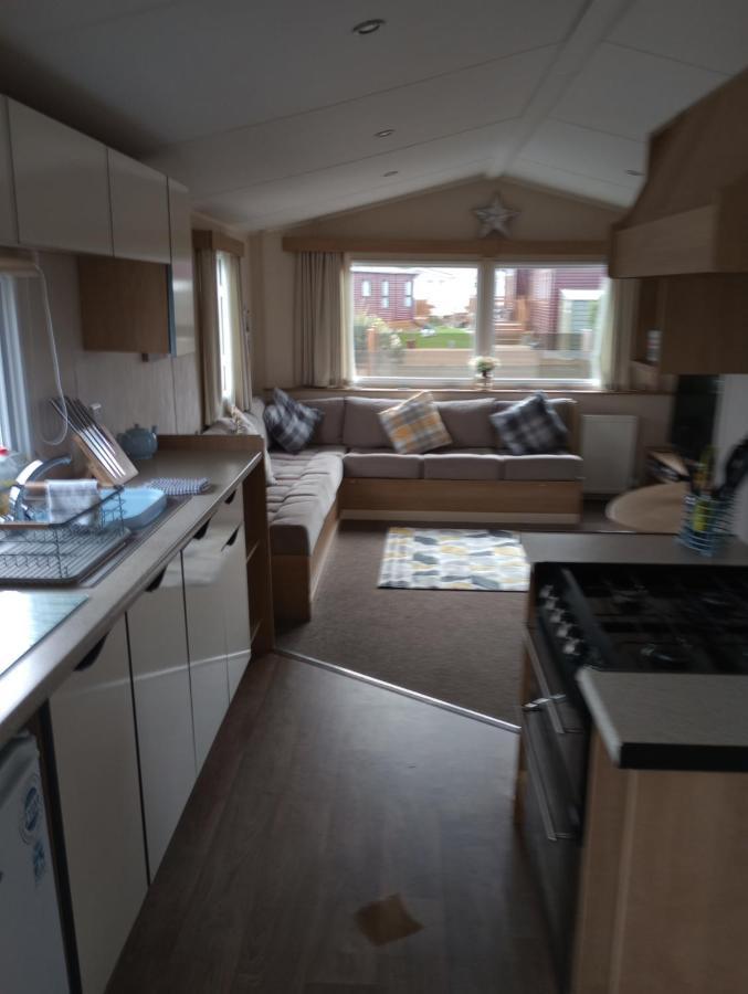 D24 Is A 2 Bedroom 6 Berth Caravan Close To The Beach On Whitehouse Leisure Park In Towyn Near Rhyl With Decking And Private Parking Space This Is A Pet Free Caravan Abergele Buitenkant foto